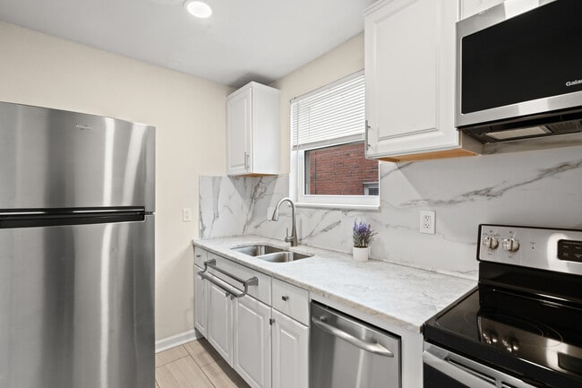 Building Photo - 53 Victor St NE