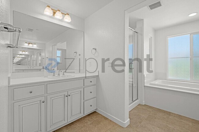 Building Photo - 136 Willowrun Wy