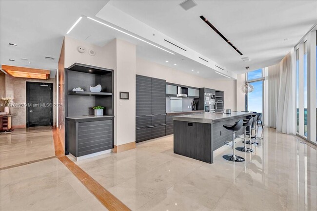 Building Photo - 200 Biscayne Blvd Way