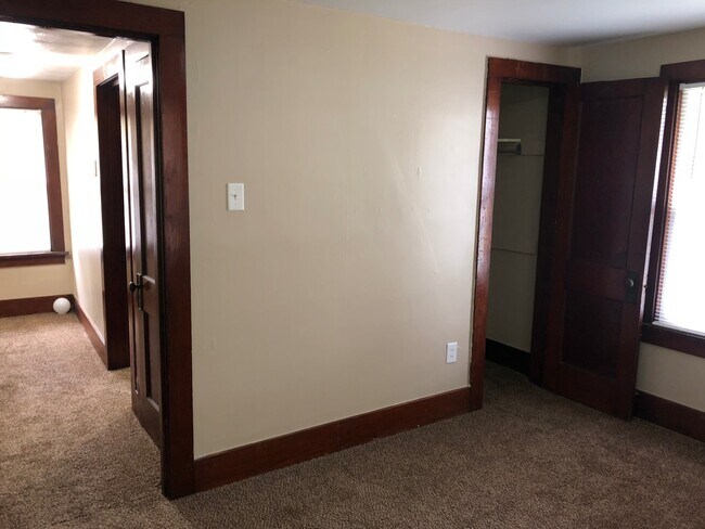 Building Photo - 3406 Robinwood Dr