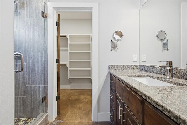 Building Photo - 1125 Walton Ln