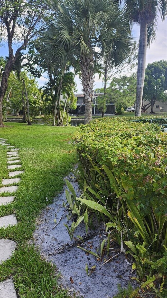 Building Photo - 21 Jacaranda Country Club Dr