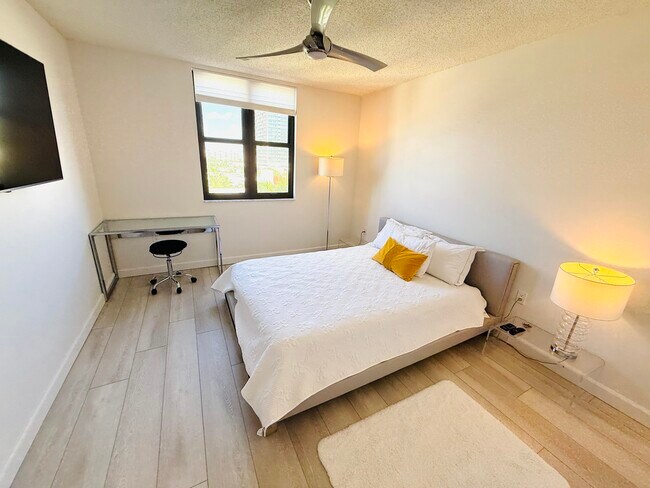 Building Photo - 651 Okeechobee Blvd