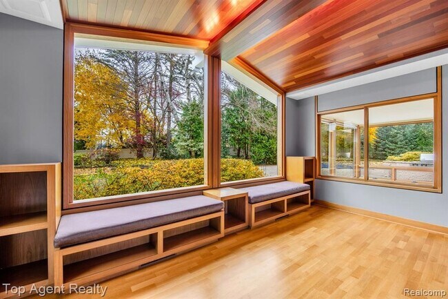 Building Photo - 5760 Snowshoe Cir