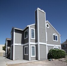 Building Photo - 921 Snug Harbor St