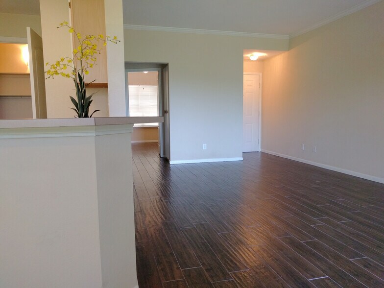 Building Photo - 6000 Shepherd Mountain Cove