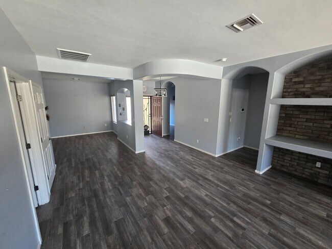 Building Photo - Must See 4 Bedroom Home in Sahuarita!  3 C...