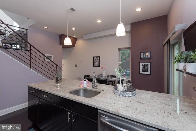 Building Photo - 1357 N Mascher St