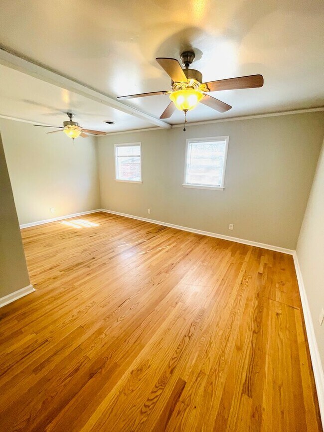 Building Photo - 1104 Fairfax Ct