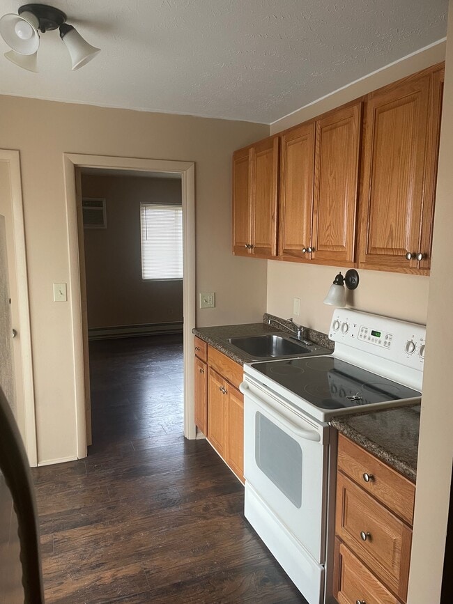 Building Photo - 241 Perkins St