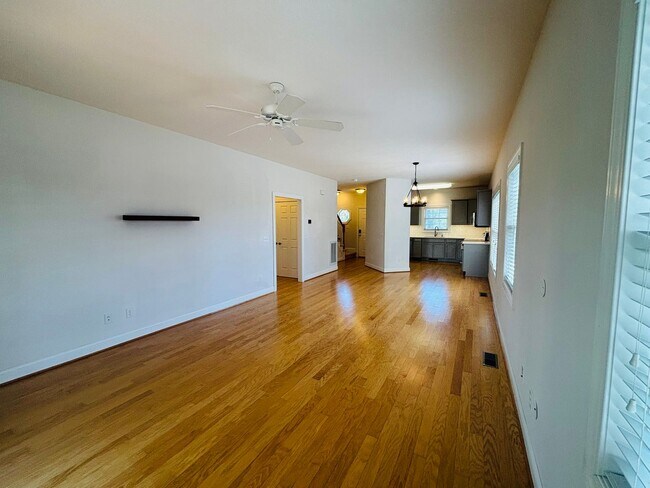 Building Photo - 200 Meadow Dr NW