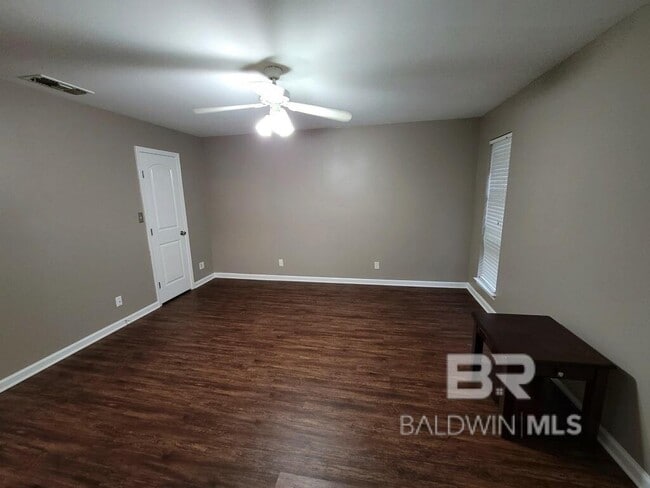 Building Photo - 105 Lively Cir