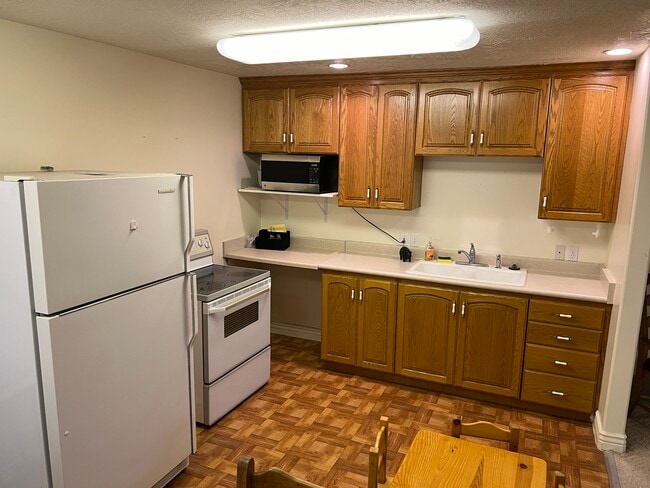 Building Photo - 1408 E 2300 N