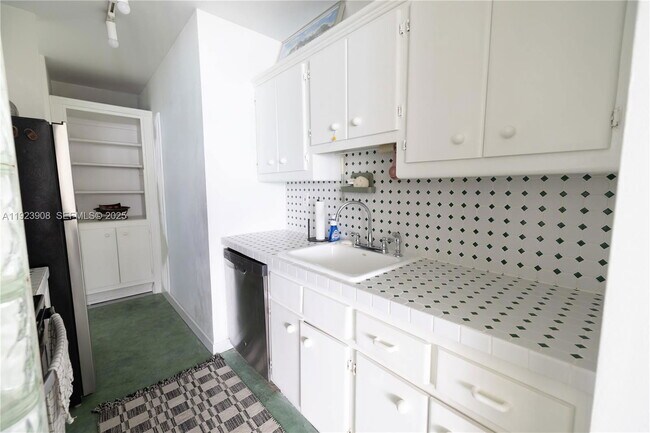 Building Photo - 100 Lincoln Rd