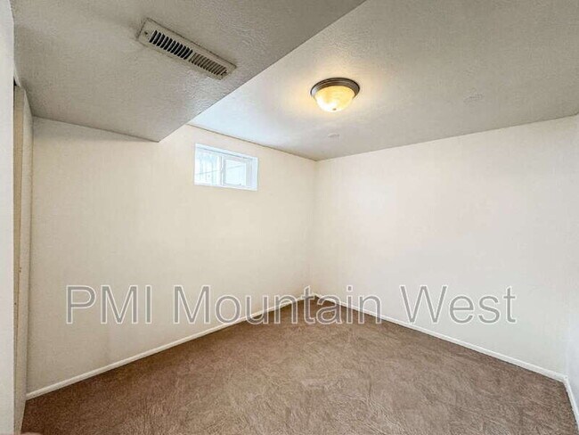 Building Photo - 714 W 850 S