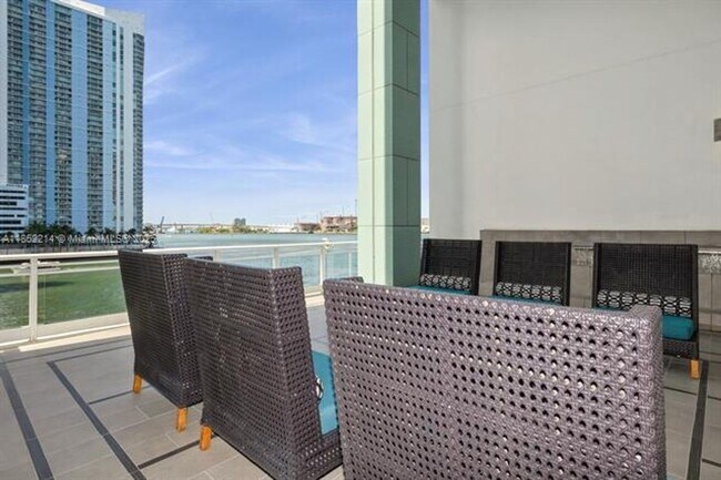 Building Photo - 900 Brickell Key Blvd