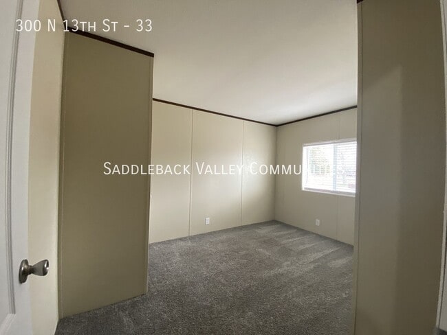 Building Photo - 300 N 13th St