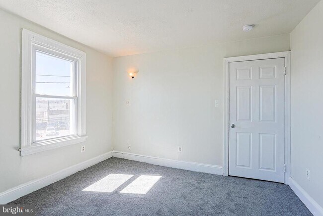 Building Photo - 349 S Springfield Rd