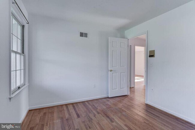 Building Photo - 9601 Persimmon Tree Rd
