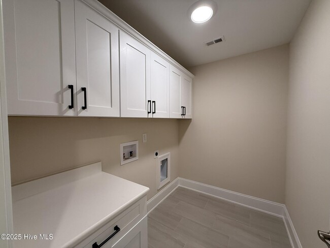 Building Photo - 300 Mashie Ct