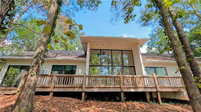 Building Photo - 2939 Rivercrest Dr