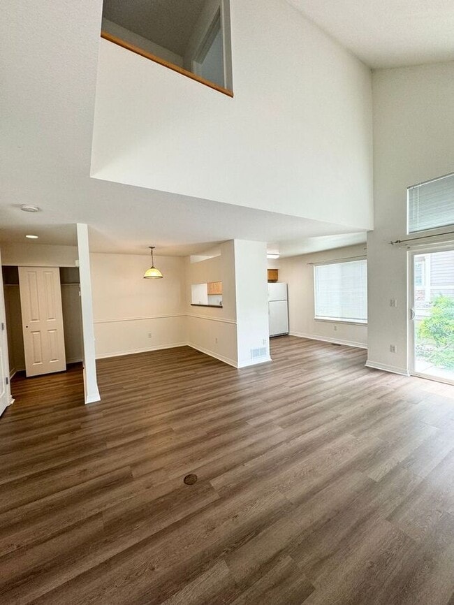 Building Photo - 2 Bedroom, 1.5 Bathroom Condo Only Seconds...