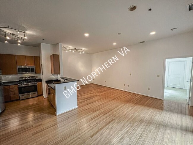 Building Photo - 309 Holland Ln