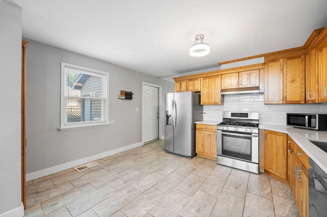 Building Photo - 2607 School Dr
