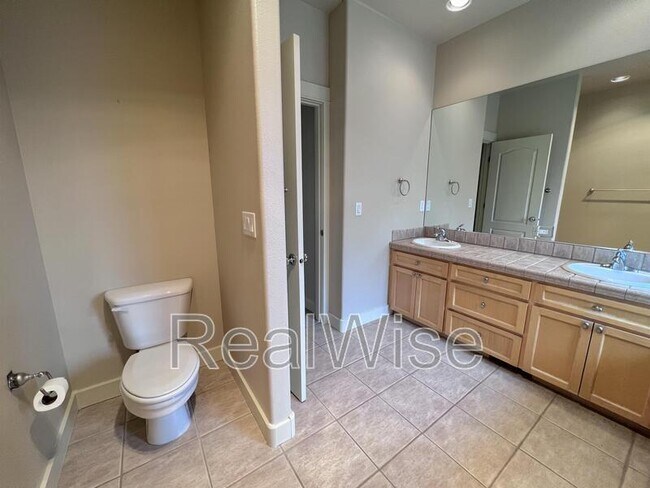 Building Photo - 835 Nutcracker Dr