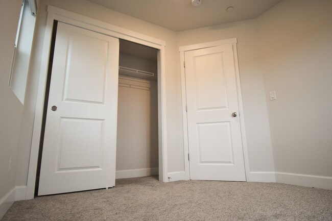 Building Photo - Beautiful 4 Bedroom 3.5 BA Home! Mother in Law Suite, Attached Garage & Top floor Bonus Room!