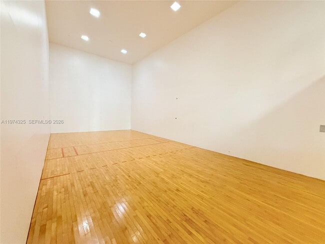 Building Photo - 511 SE 5 Ave