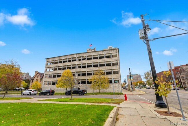 Building Photo - 15 E Kirby St