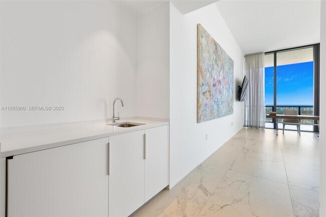 Building Photo - 1000 Biscayne Blvd