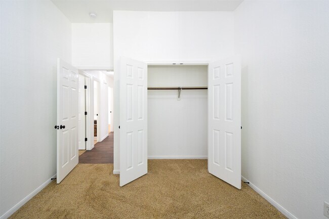 Building Photo - 34 S Rambling Ridge Pl