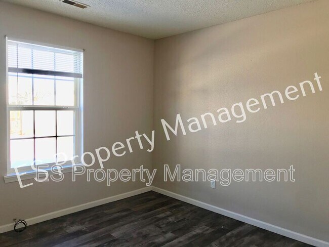 Building Photo - 5742 Ashcroft Dr