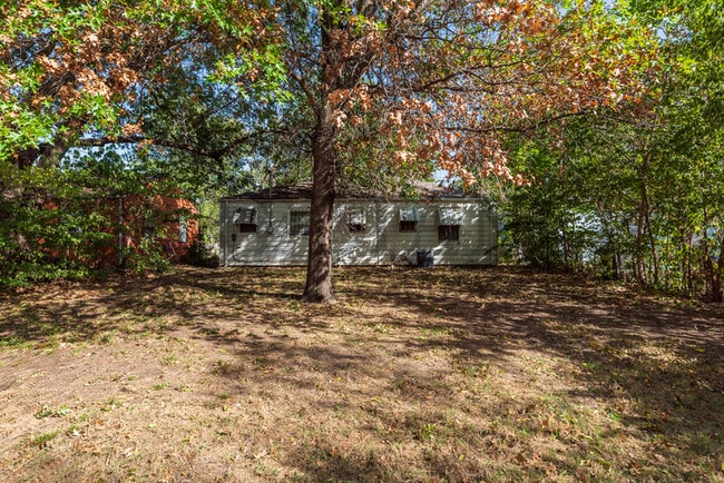 Building Photo - 2511 Woodland N