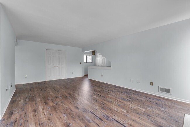Building Photo - 5406 Carol Run W