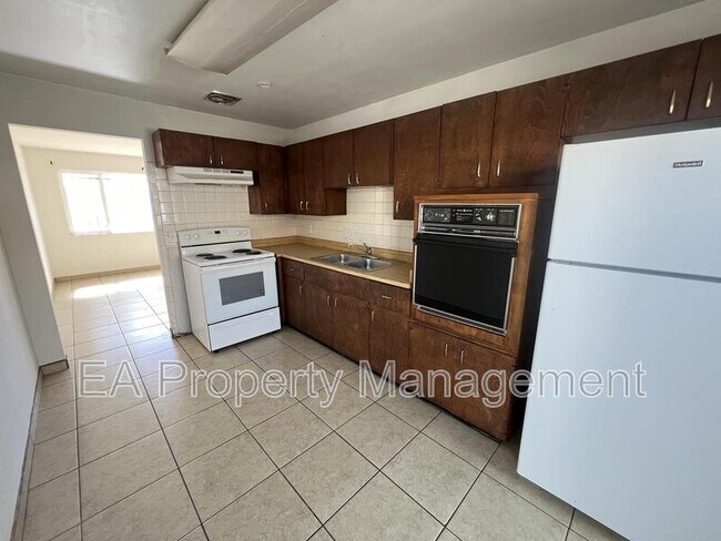 Building Photo - 7013 Trumbull Ave SE