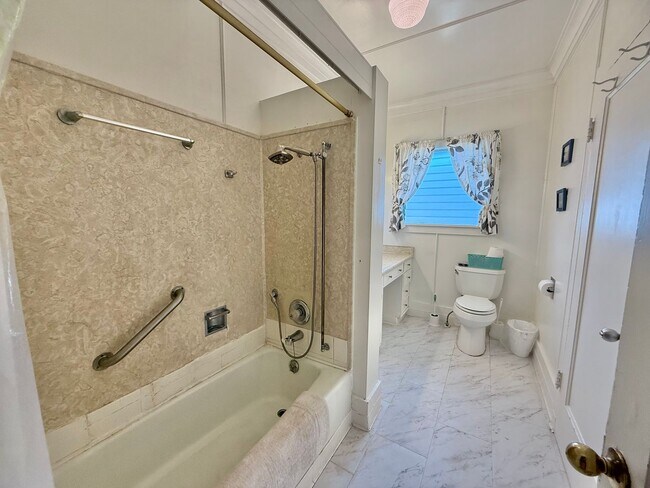 Building Photo - Partially Furnished Spacious 5 Bedroom / 2 Bathroom Home with Ocean View – Sandhills