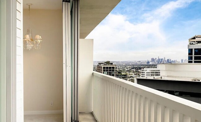 Building Photo - 9255 Doheny Rd