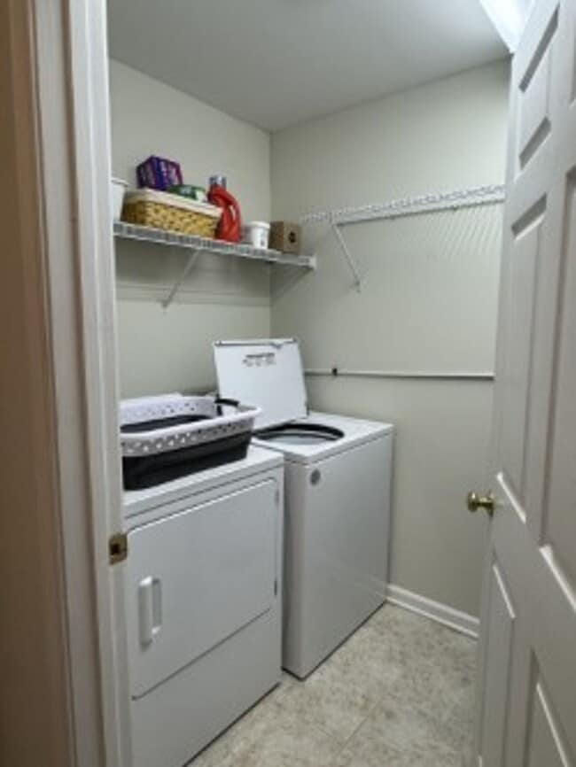 Building Photo - FULLY FURNISHED 1 BEDROOM NOW AVAILABLE