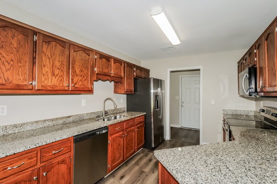 Building Photo - 6667 Kentbrook Dr