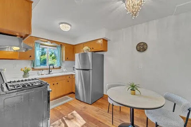 Building Photo - APPLY NOW! Beautiful revamped townhome sty...