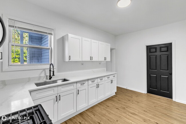 Building Photo - 8617 S Lowe Ave