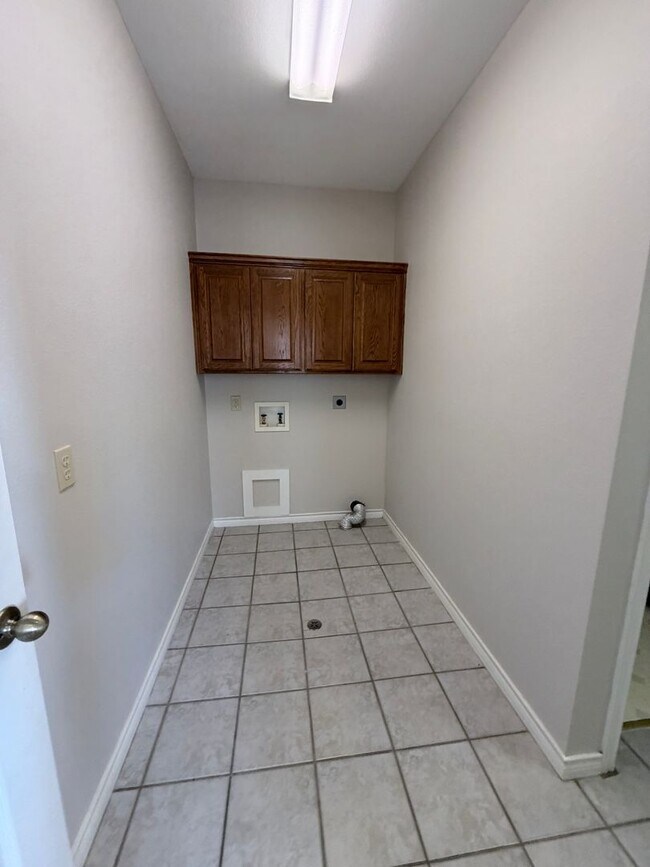 Building Photo - 6780 Braden Cir