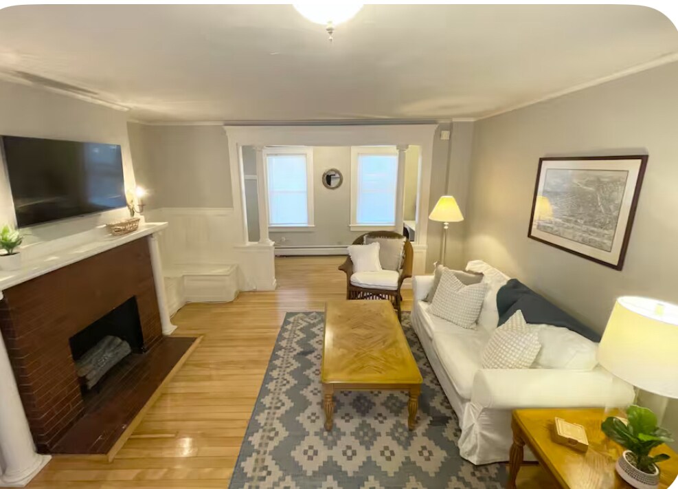 Building Photo - 4 Belmont St