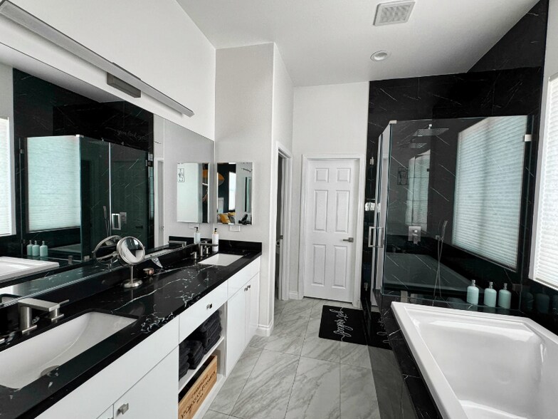 Building Photo - 43244 Freesia Pl