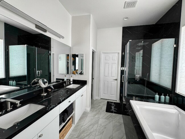 Building Photo - 43244 Freesia Pl
