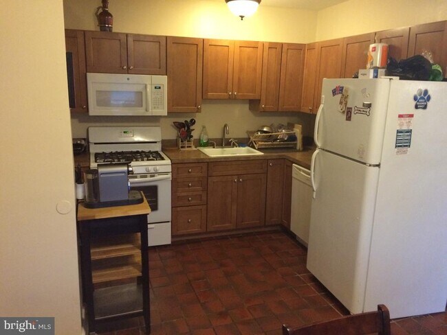 Building Photo - 4876 Ogle St