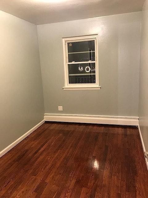 Building Photo - "Charming 3-Bedroom Oasis with 2 Full Bath...
